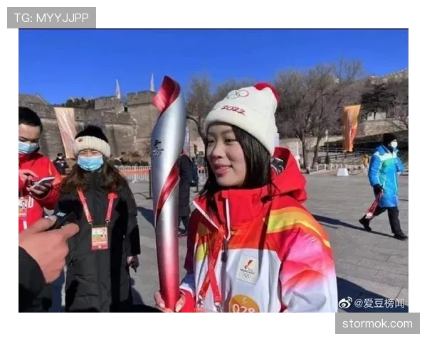 杨倩家的冰箱里塞满了奥运金牌同款小黄鸭,邻居说她买菜都用冠军积分换 杨倩家的冰箱里塞满了奥运金牌同款小黄鸭,邻居说她买菜都用冠军积分换