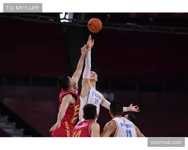篮球比赛一开始为什么要进行跳球?解析跳球规则及站位要点 篮球比赛一开始为什么要进行跳球?解析跳球规则及站位要点